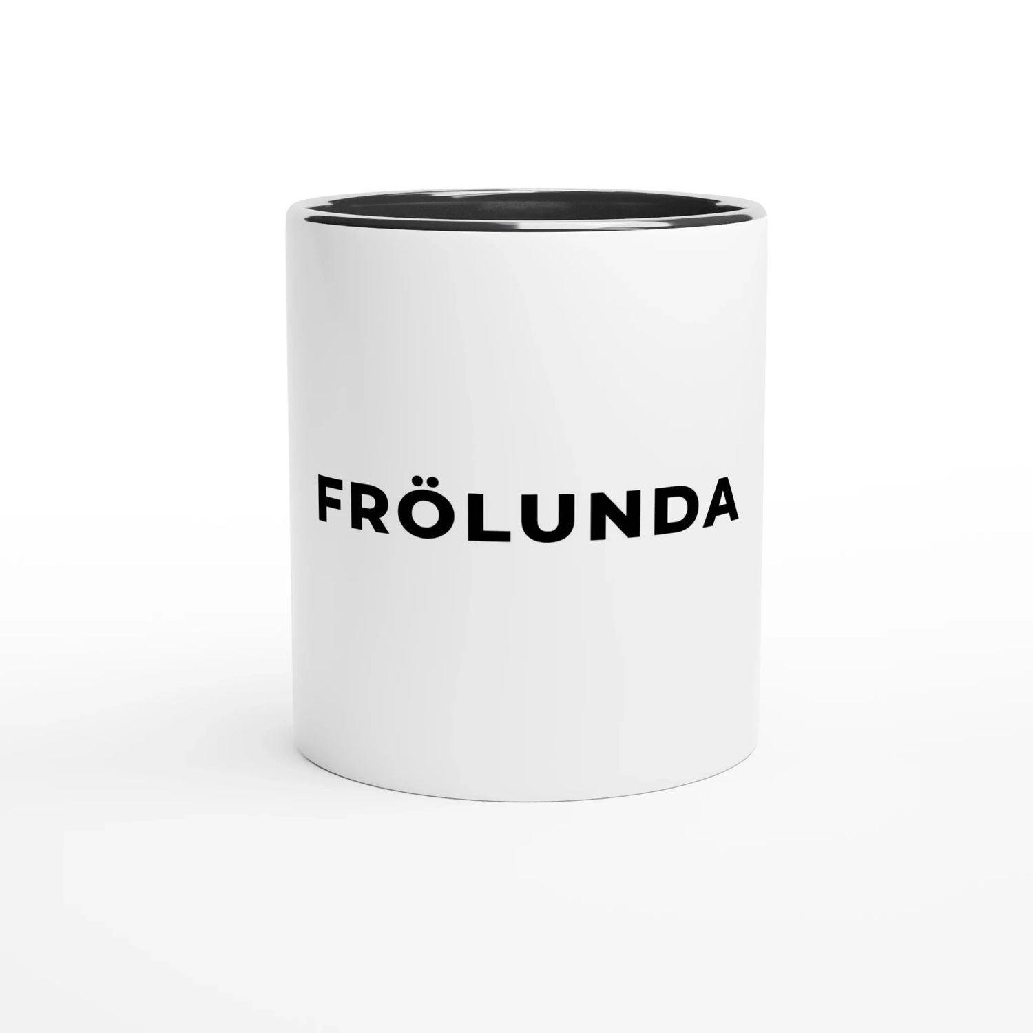 Vit kaffekopp med Frölunda skrivet i svart